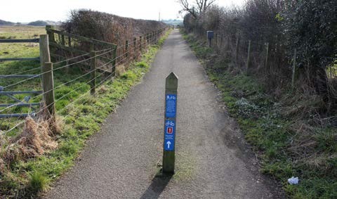 Signposted footpath leading back to the start of the Alnmouth Circular Walk.