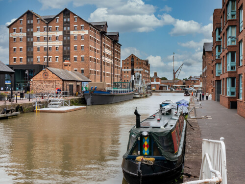 The canal and a narrow boat near the National Waterways Museum in Ellesmere.