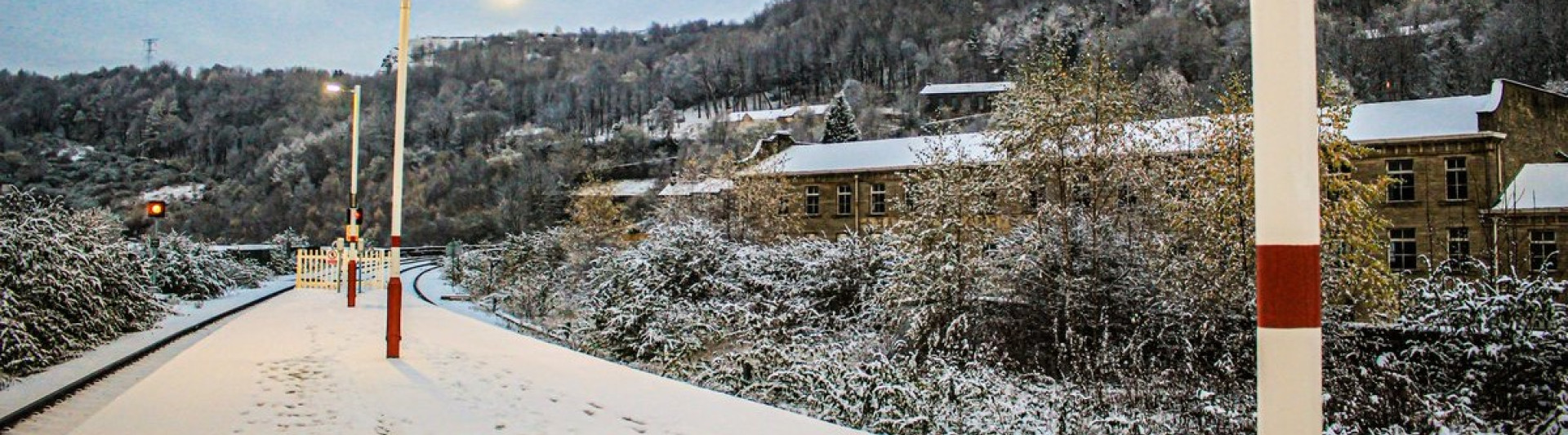 What time do trains stop running on Christmas Eve?