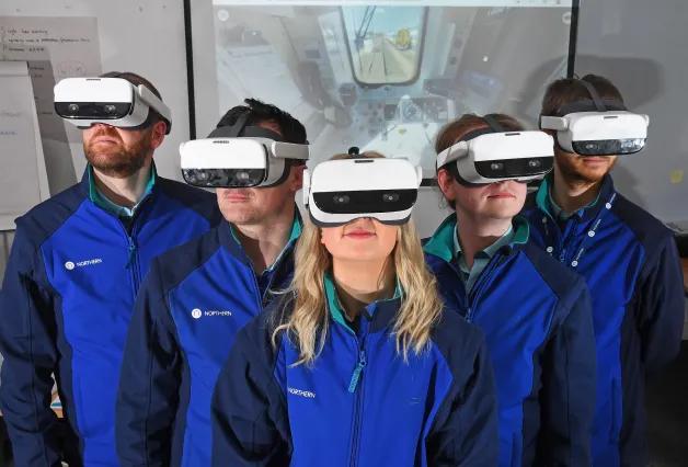 image-shows-apprentices-using-vr-technology-at-northern-training-academy