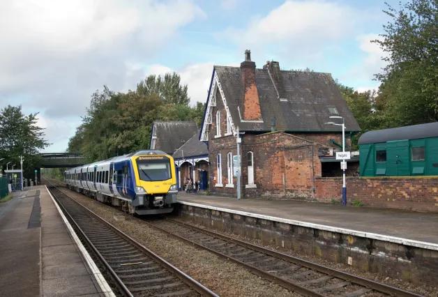 padgate-station-northern-trains-2022-tmnt04