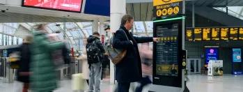 Image shows customer using Welcome Point d8ldt-cu7o4-mcyd1-n4ex8-t6in2