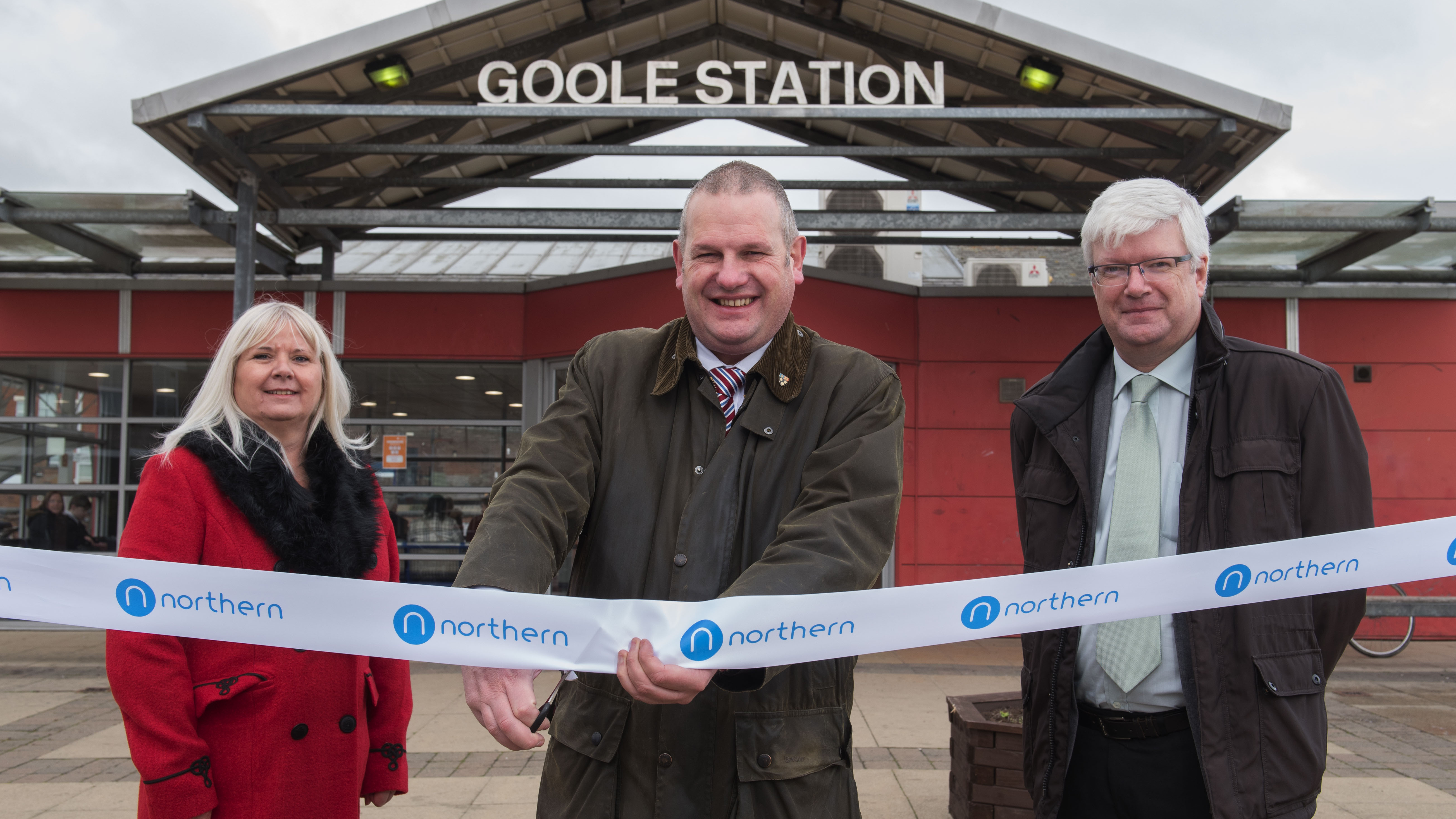 Pete Myers cuts ribbon at Goole