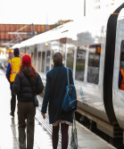image-shows-commuters-alongside-northern-train